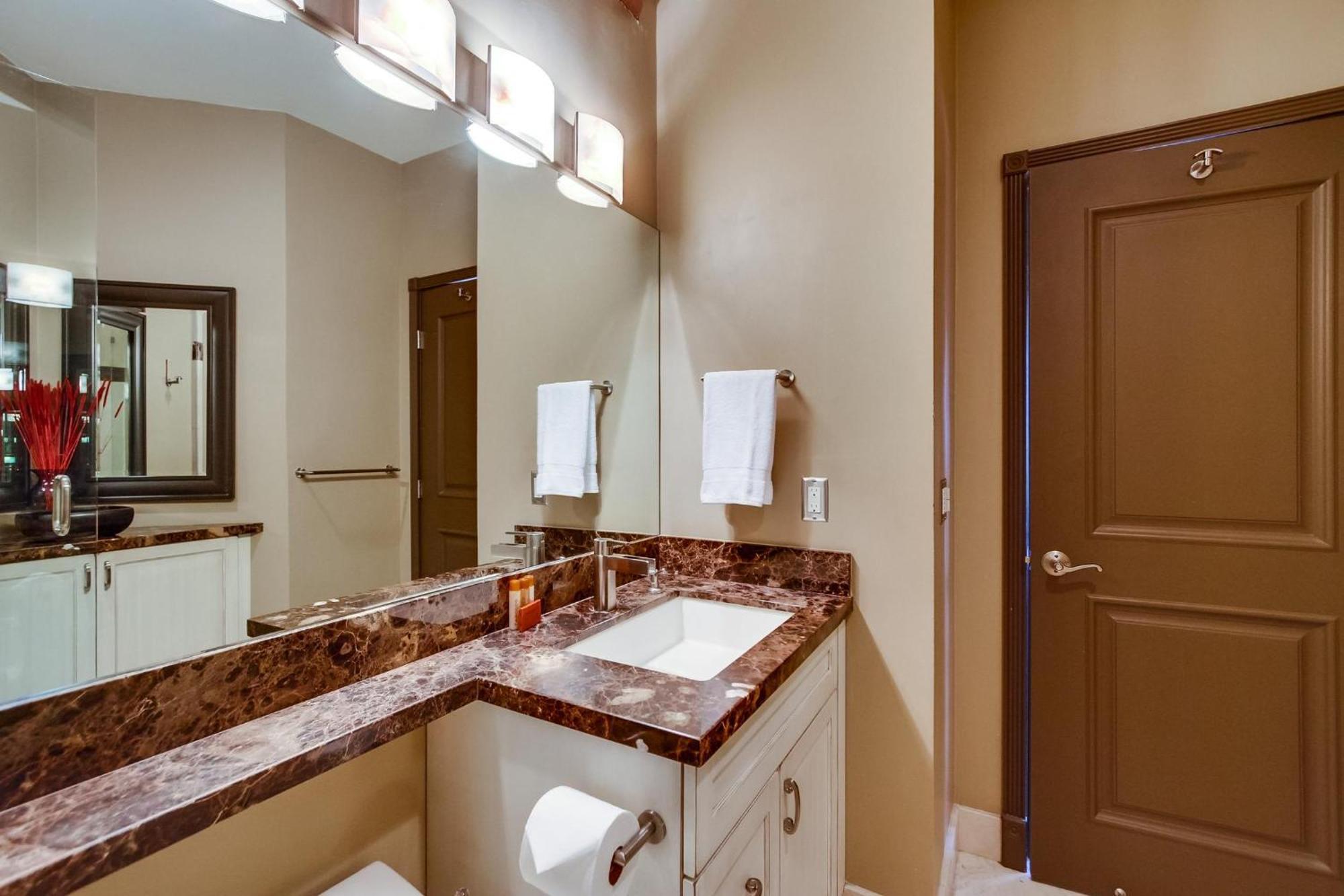 Apartment B5168 On The Bay - 1 Bedroom *